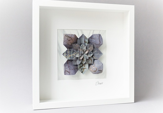 Blaue Phiole zeitgenöss. Origami Kunstwerk, gefaltetes Gemälde aus Papier, Video Werkschau, signiertes Unikat. Origami Künstler I. Suer. Gebote mögl. Auftragsarbeiten unter Kontakt. - Dieses Album anzeigen