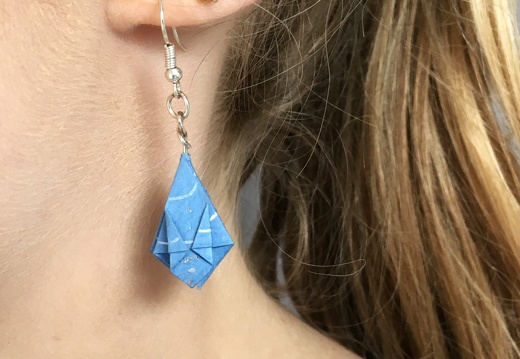 Origami Ohrringe, Gesamtkollektion anfragen, handgefalteter Origami Schmuck (Suer), fertiges Origami Geschenk, von Hand gemalte Verzierungen, bei Auftragsarbeiten Ohrhaken wählbar versilbert o. vergoldet, Suer Origami - Dieses Album anzeigen Origami Ohrringe, Gesamtkollektion anfragen, handgefalteter Origami Schmuck (Suer), fertiges Origami Geschenk, von Hand gemalte Verzierungen, bei Auftragsarbeiten Ohrhaken wählbar versilbert o. vergoldet, Suer Origami
